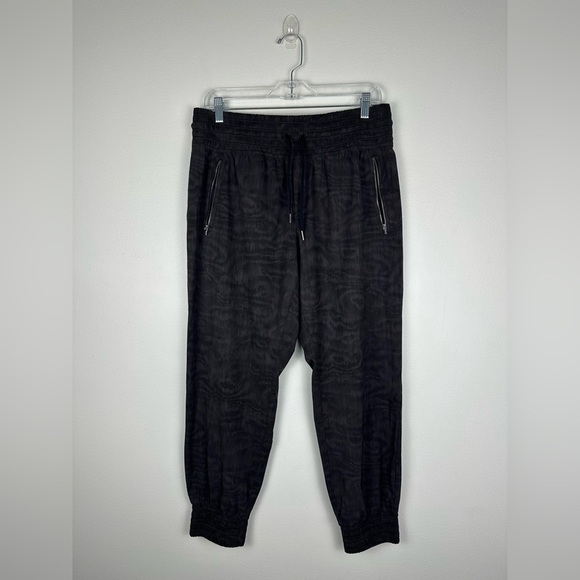 Athleta Camden Printed Performance Pockets Jogger Women’s Sz 10P - Picture 3 of 8